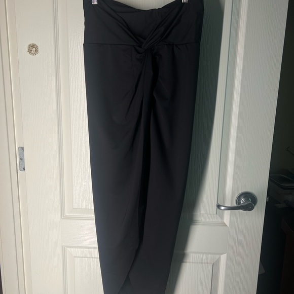 SKIMS signature swim sarong skirt - Picture 5 of 6